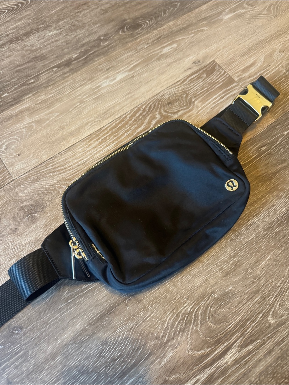 NWOT Lululemon Everywhere Belt Bag Black and Gold 2L